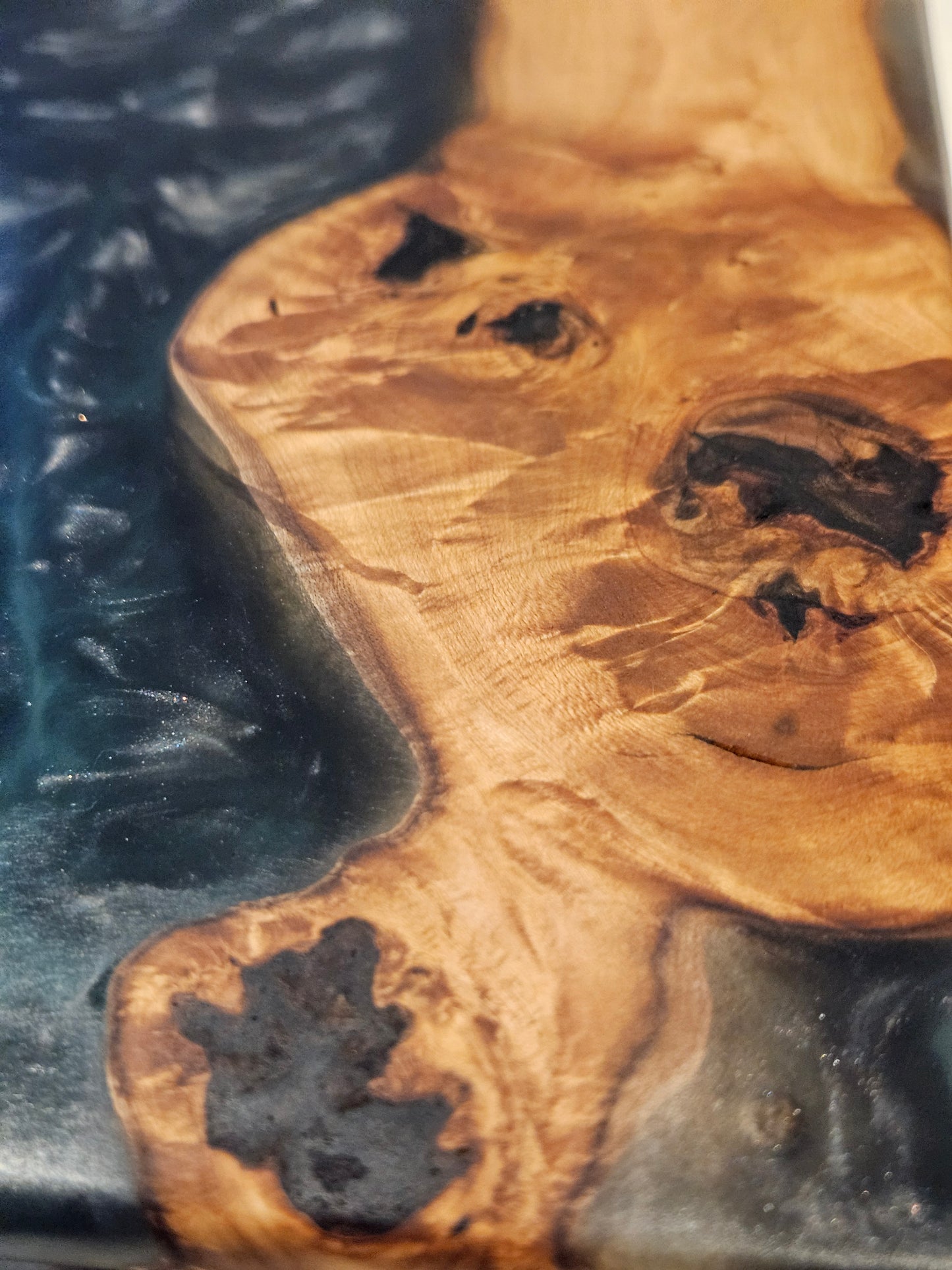 VERKOCHT!!🌌 TXTRENDING Borrelplank – Olijfhout & Epoxy | 48×24×1 cm | Handgemaakt in Nederland 🇳🇱 (referentie 26)