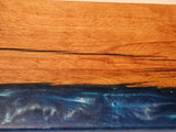 Handgemaakte houten serveerplank met blauwe epoxy – 31 x 18 cm – Luxe borrelplank & dienblad – TX Trending