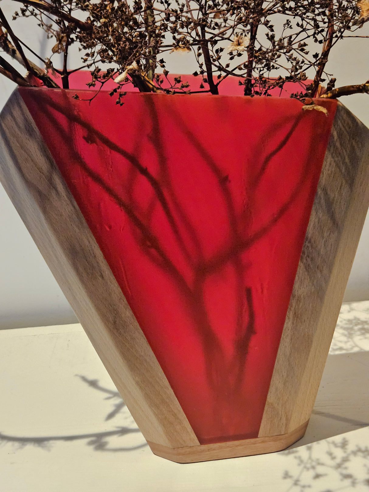 TX Trending Design Vaas – Hout & Rode Epoxy – Handgemaakt – 35×28×7 cm