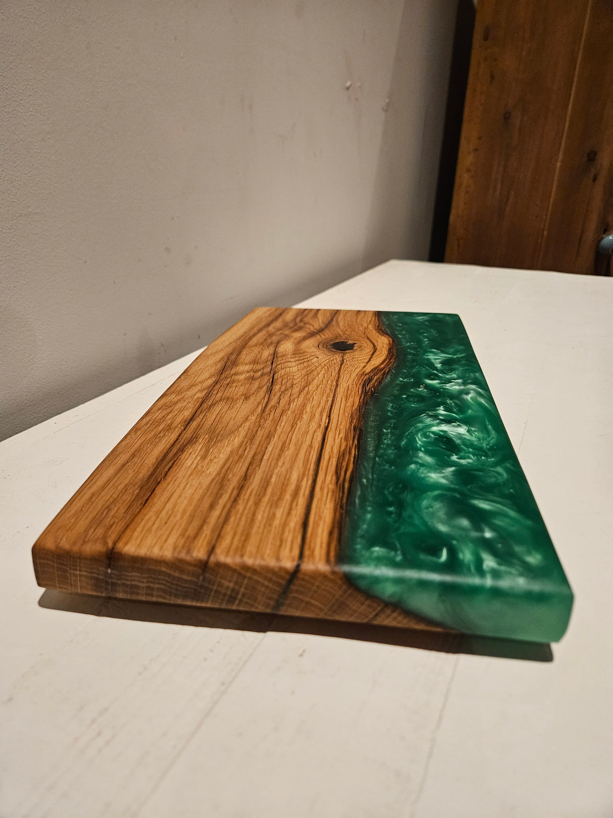 TXTRENDING Eikenhouten Serveer- & Borrelplank met Groene Epoxy | 35×19×2,5 cm | Handgemaakt
