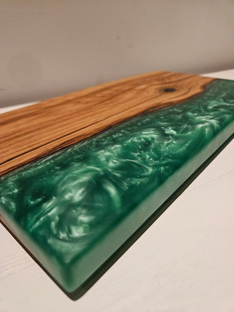TXTRENDING Eikenhouten Serveer- & Borrelplank met Groene Epoxy | 35×19×2,5 cm | Handgemaakt