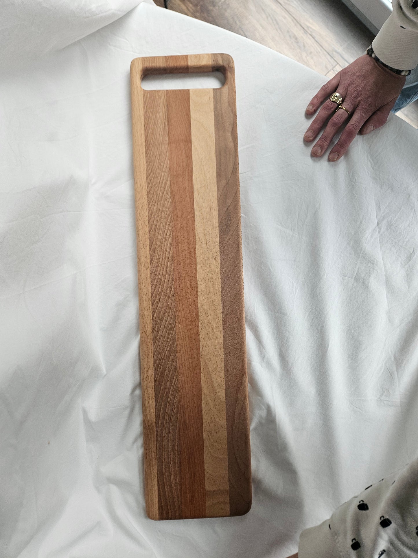 TXTRENDING Beukenhouten Broodsnijplank – Handgemaakte Serveerplank met Handgreep – Massief Beukenhout – 68 x 16 cm