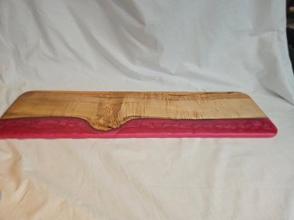 🪵 Luxe Houten Borrelplank met Roze Epoxy – Kastanjehout – Handgemaakt in Nederland – 80 x 23 cm