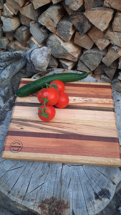 Eiken–Beuken–Mahonie serveerplank & Mahonie 38x34x4 cm – Handgemaak