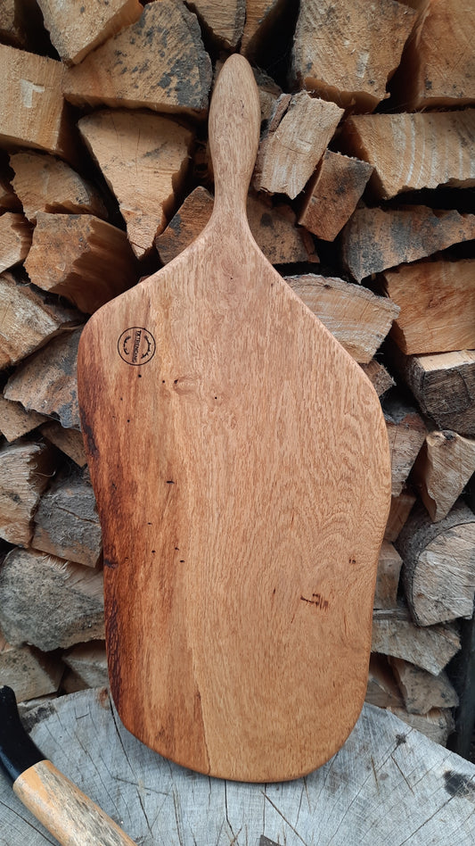 Eiken serveerplank 60×25 cm – Handgemaakt met natuurlijke charme      