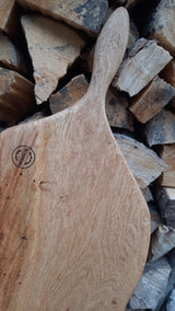 Eiken serveerplank 60×25 cm – Handgemaakt met natuurlijke charme      