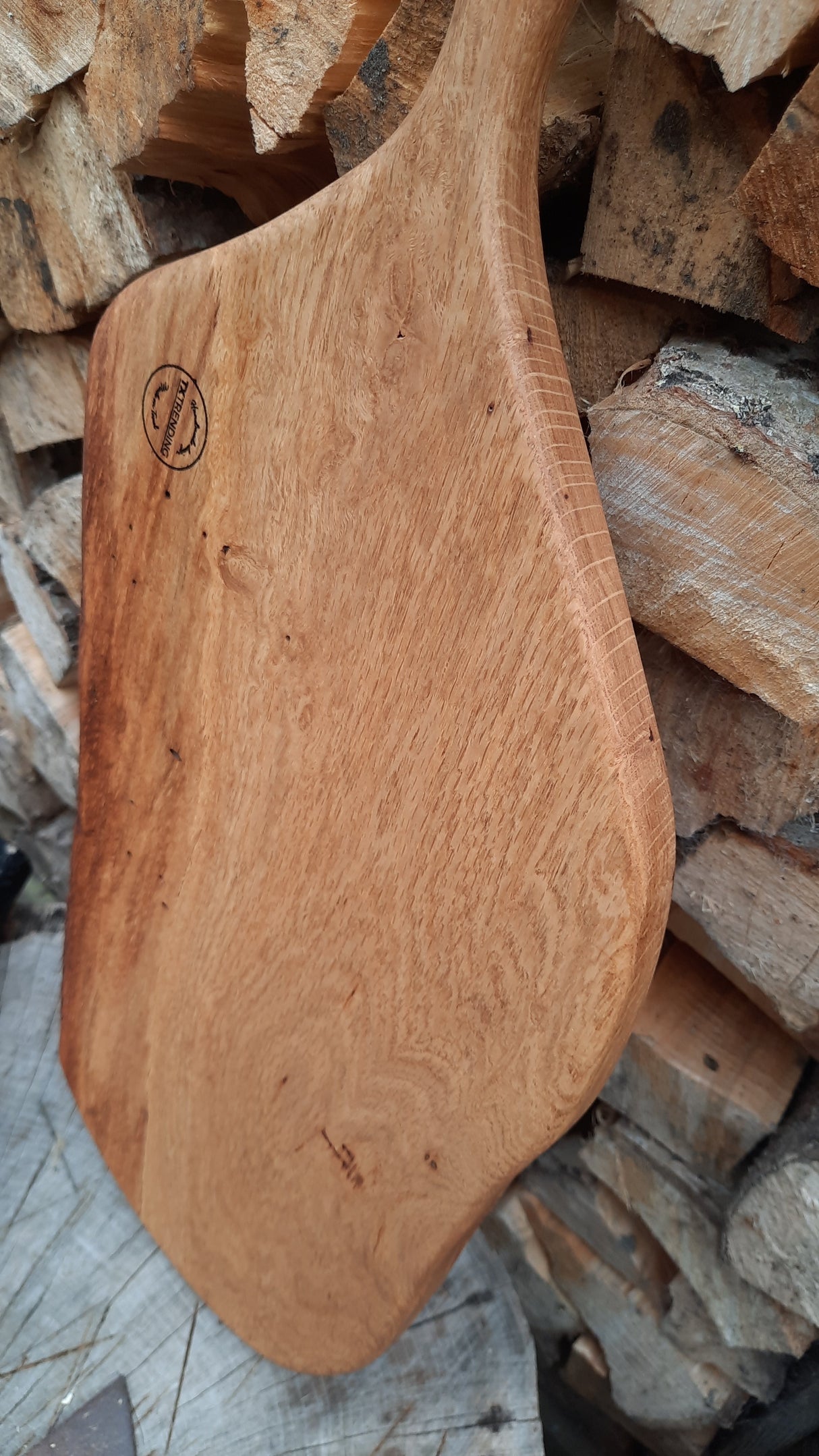 Eiken serveerplank 60×25 cm – Handgemaakt met natuurlijke charme      