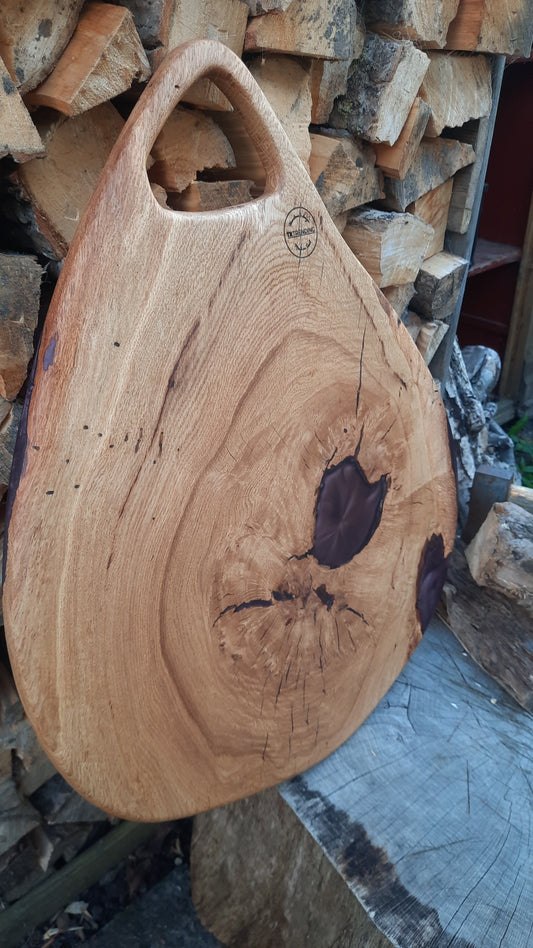 Eiken serveerplank met epoxy – Handgemaakt & vol karakter (ref. 03)   