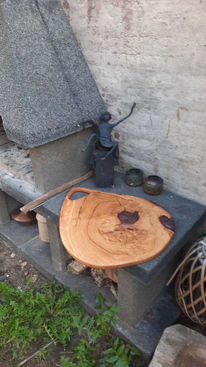 Eiken serveerplank met epoxy – Handgemaakt & vol karakter (ref. 03)   
