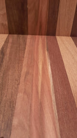 TXTRENDING Set van  Houten Snijplanken TXTRENDING Set van 2 “Trapgevel” – Mahonie & Eiken2 Houten Snijplanken “Trapgevel” – Mahonie & Eiken