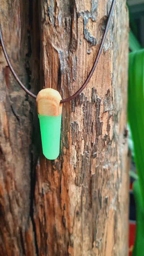 🌿 “Sparkle by Nature” – Houten Hanger met Glow-in-the-Dark Epoxy     