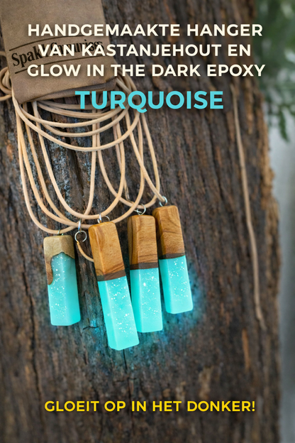 Glow in the Dark Hanger – Handgemaakt van Kastanjehout, Notenhout & Olijfhout – Epoxy Turquoise – Uniek & Ambachtelijk