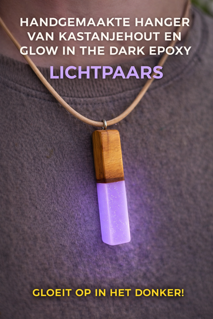 Glow in the Dark Hanger – Handgemaakt van Kastanjehout, Notenhout & Olijfhout – Epoxy Lichtpaars – Uniek & Ambachtelijk